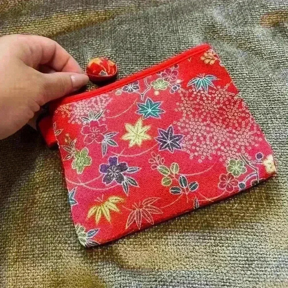 NWOT Beautiful Red Floral Zippered Pouch, Cosmetic Bag, Wallet, etc. - Picture 2 of 3